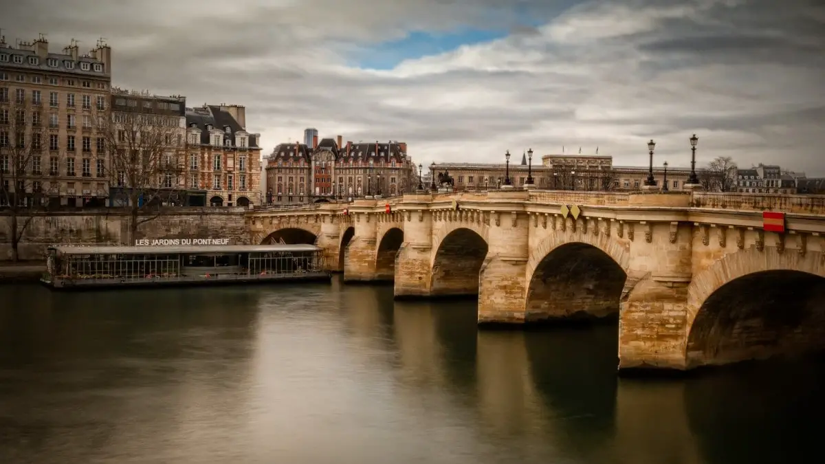 Paris itinerary 2 days - Pont Neuf