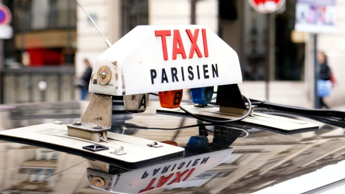 Take a taxi to get around in Paris for 2 days