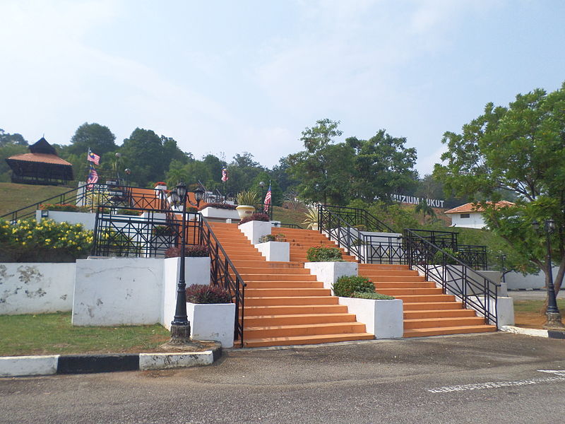 File:Lukut Museum and Fort.JPG