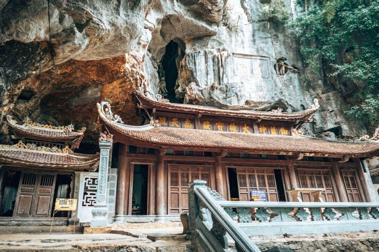 Picture of the Bich Dong temple in Tam Coc Vietnam