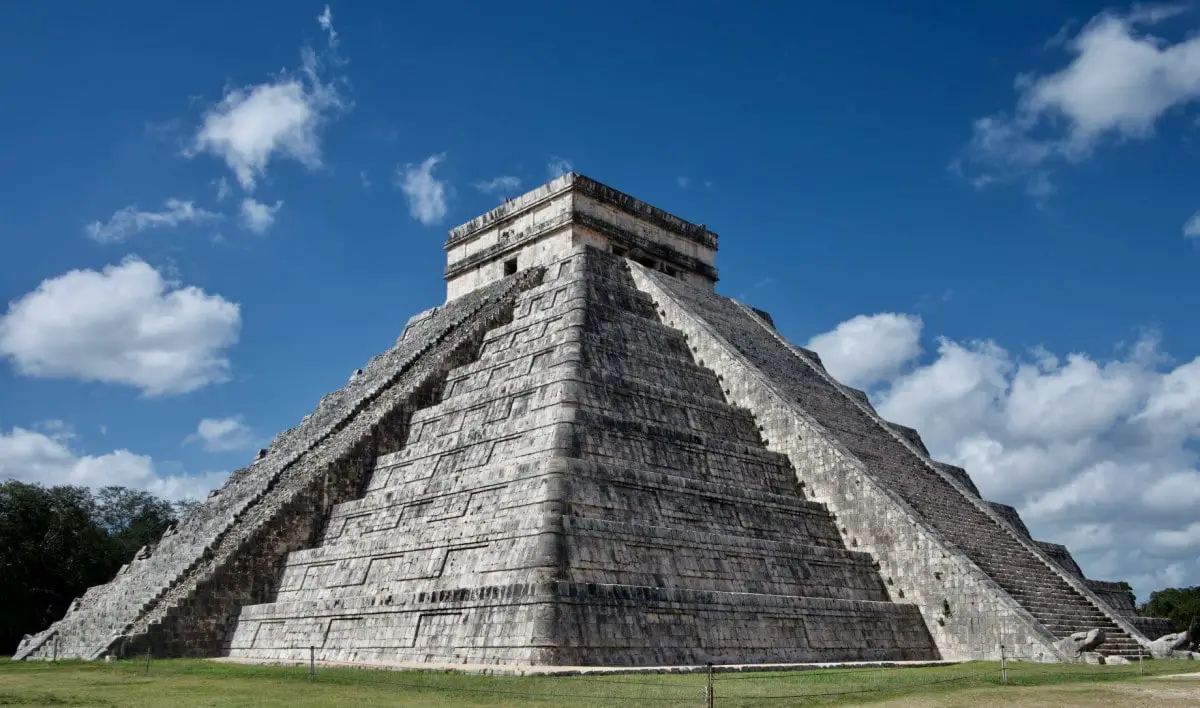 Books about wanderlust - Chichen-itza Mexico