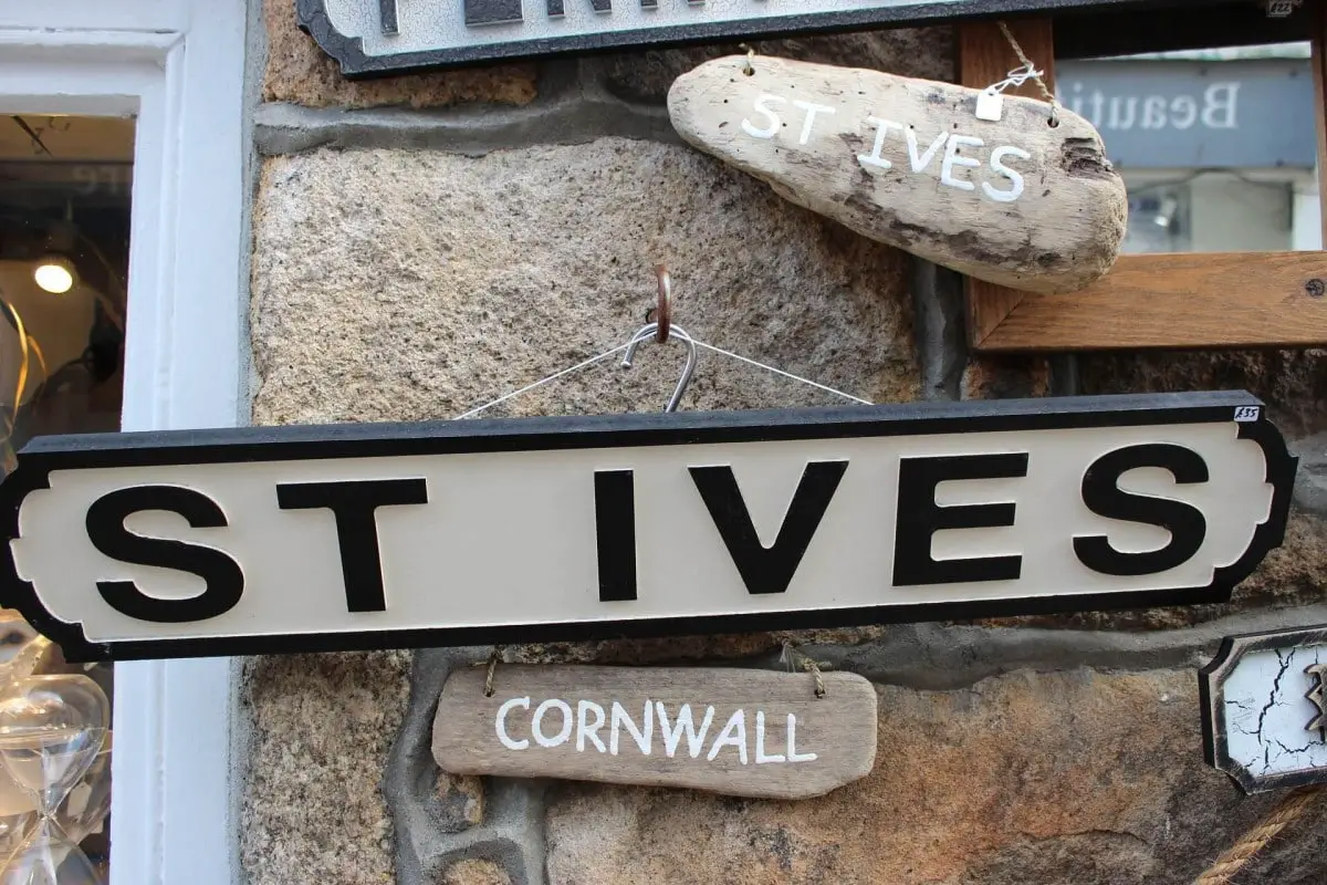 Cornwall Itinerary - London to Cornwall road trip - St Ives Sign