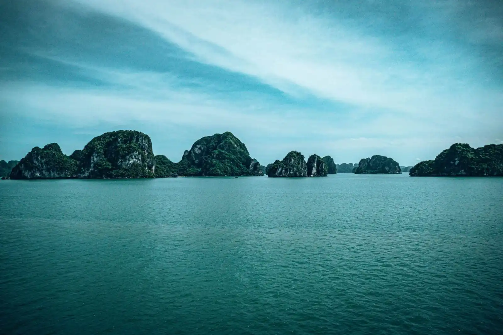 Bai Tu Long Bay Tour scenery