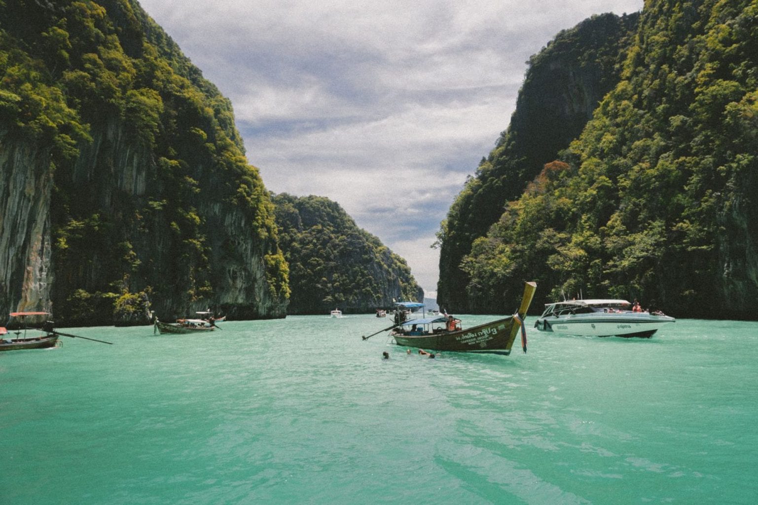 Picture of boats on the water in Phi Phi Islands, Thailand