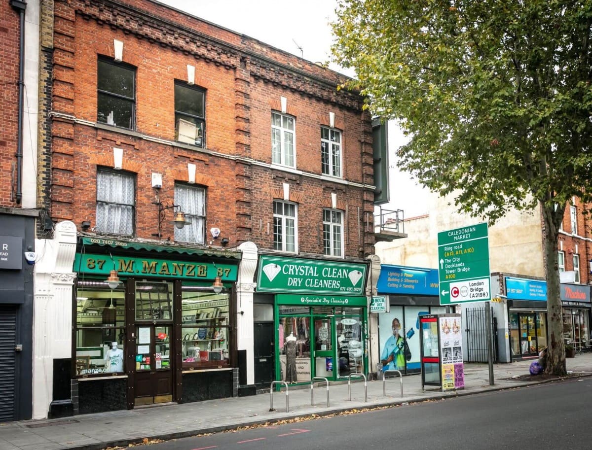 Non-touristy things to do in London - Manzes Pie and Mash