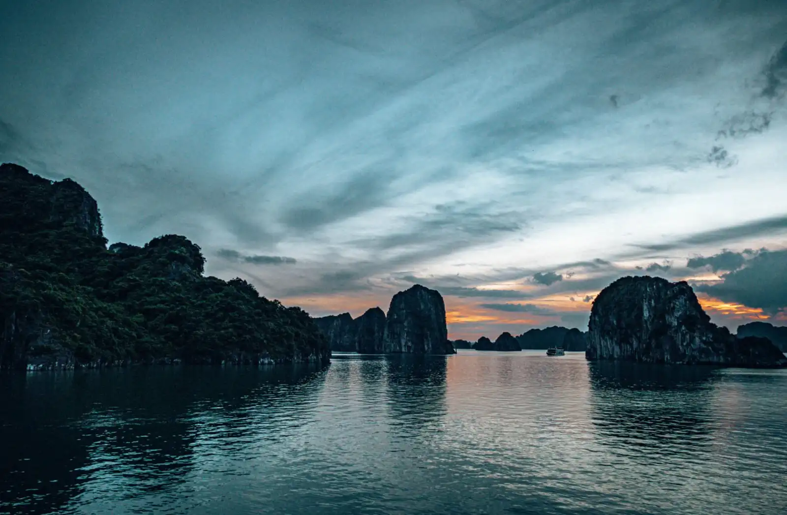 Bai Tu Long Bay tour sunset