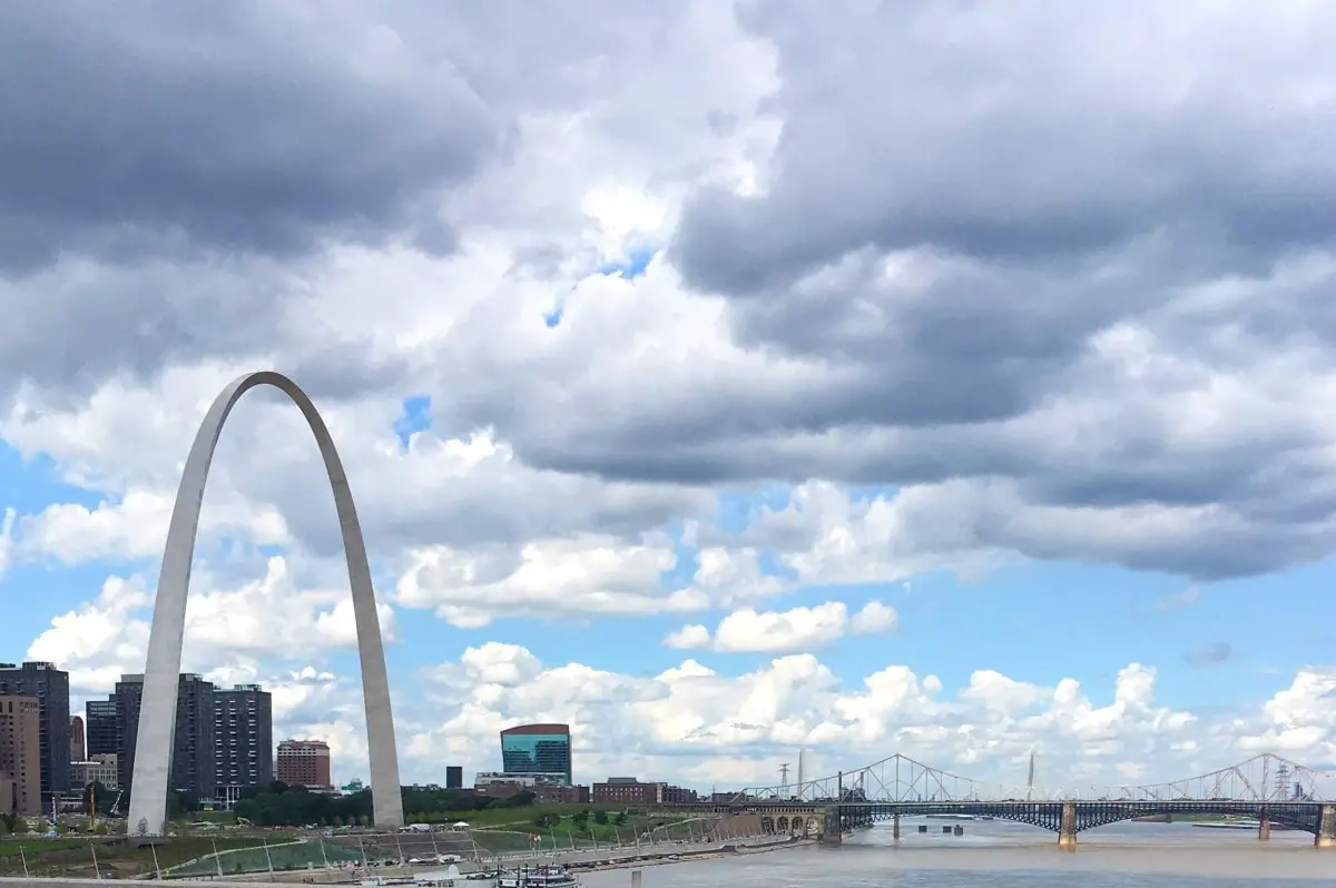 St Louis Arch - American symbols landmarks and monuments