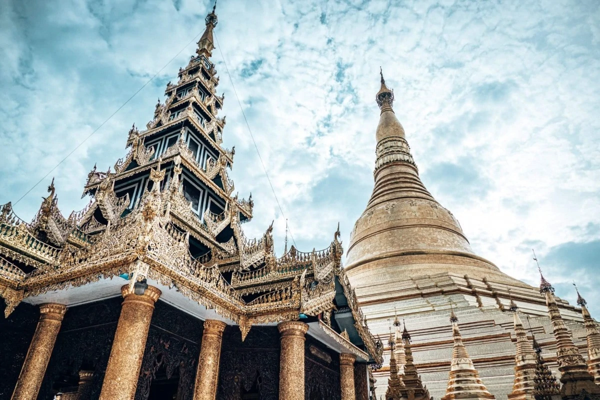 Street Art Yangon - Shwedagon Pagoda